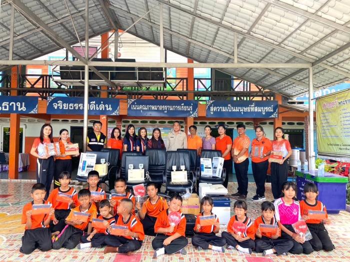 ธนาคารอาคารสงเคราะห์ สาขาชุมแพ มอบ เก้าอี้ เครื่องใช้สำนักงาน ที่ใช้แล้ว ให้กับแก่ รร.บ้านไชยสอ และ รร.บ้านหนองสังข์