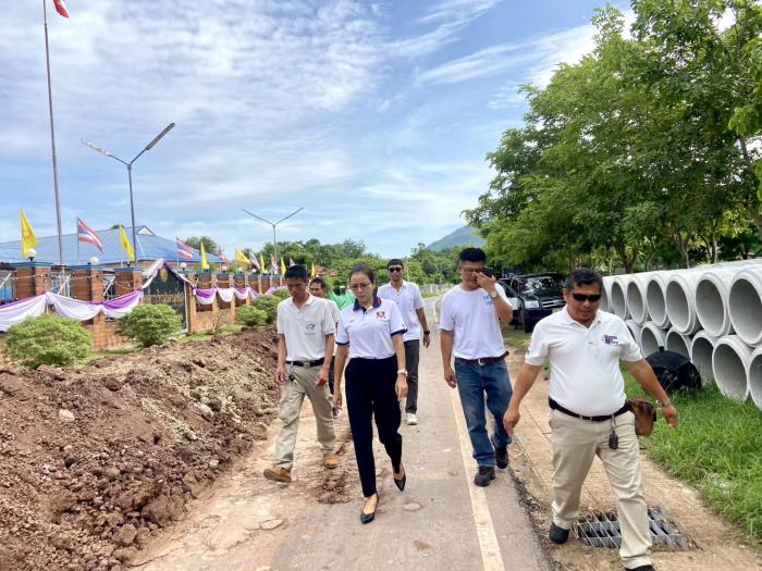 ลงพื้นที่ตรวจสอบการก่อสร้าง งานวางท่อ...