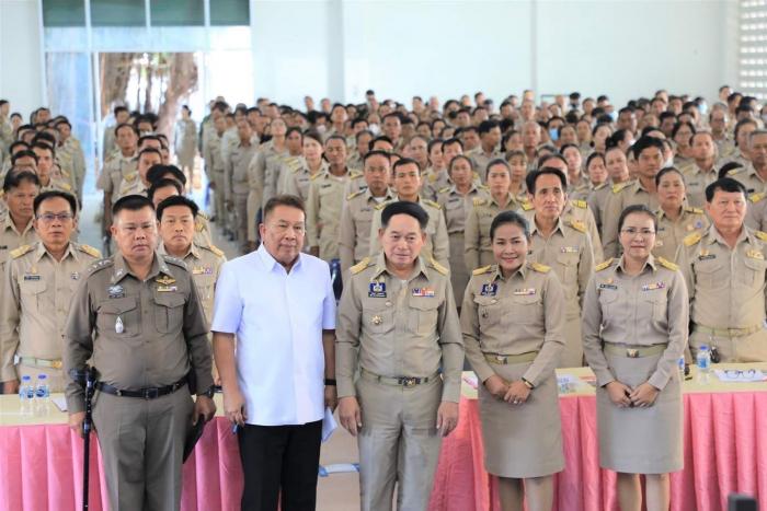 ่ร่วมประชุมหัวหน้าส่วนราชการ หน่วยงานรัฐวิสาหกิจ กำนัน ผู้ใหญ่บ้าน และผู้บริหารองค์กรปกครองส่วนท้องถิ่นอำเภอชุมแพ ครั้งที่ 12/2566