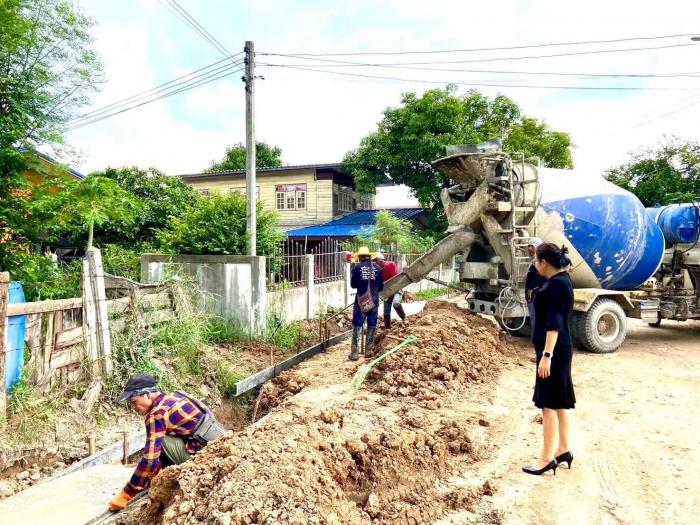 ลงพื้นที่ตรวจงานวางท่อระบายน้ำ บ้านหนองสังข์ ม.5 ตำบลไชยสอ ชุดไม่พร้อมแต่ใจพร้อมลุย